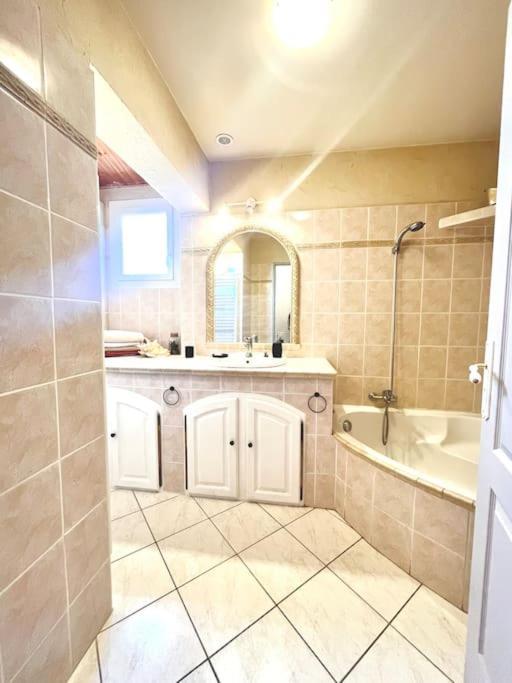 Appartement Proche Aeroport Marseille Marignane - Studio Confortable - Logement Ideal - Hebergement Tout Equipe 罗尼亚克 外观 照片